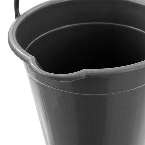 HEAVY DUTY BUCKET WITH SPOUT